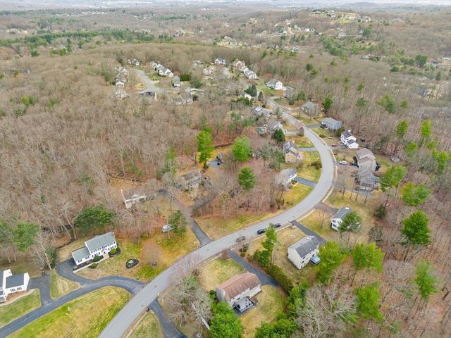 16 Christopher Dr, Grafton, MA 01519