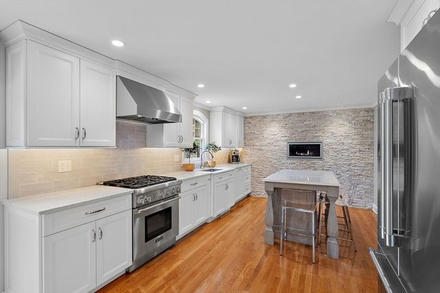 16 Christopher Dr, Grafton, MA 01519