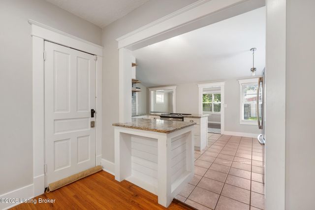 1019 Lydia St, Louisville, KY 40217