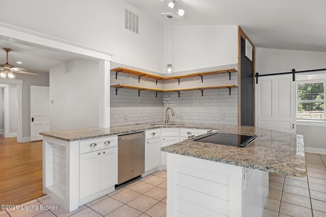 1019 Lydia St, Louisville, KY 40217