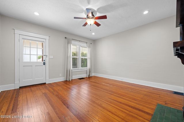 1019 Lydia St, Louisville, KY 40217