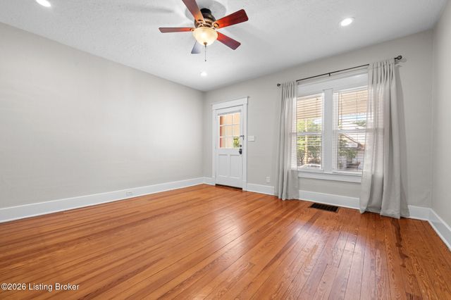 1019 Lydia St, Louisville, KY 40217