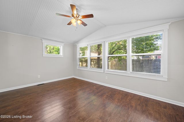 1019 Lydia St, Louisville, KY 40217