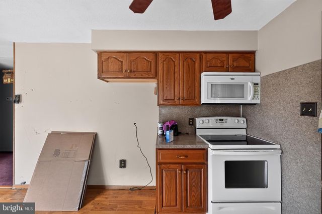 52 ROTHS CHURCH RD, Spring Grove, PA 17362