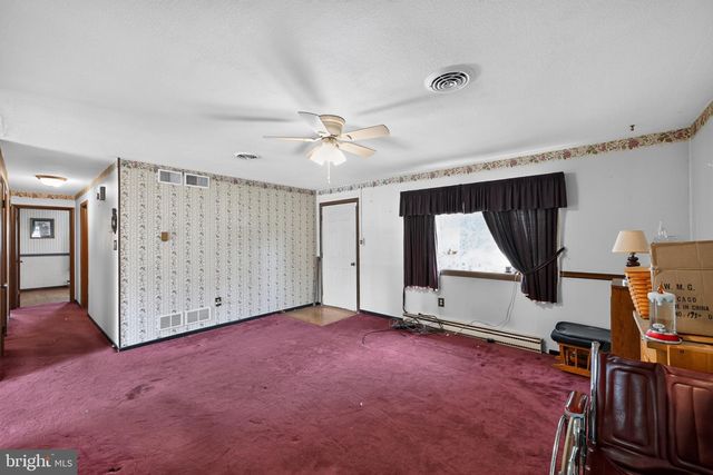 52 ROTHS CHURCH RD, Spring Grove, PA 17362