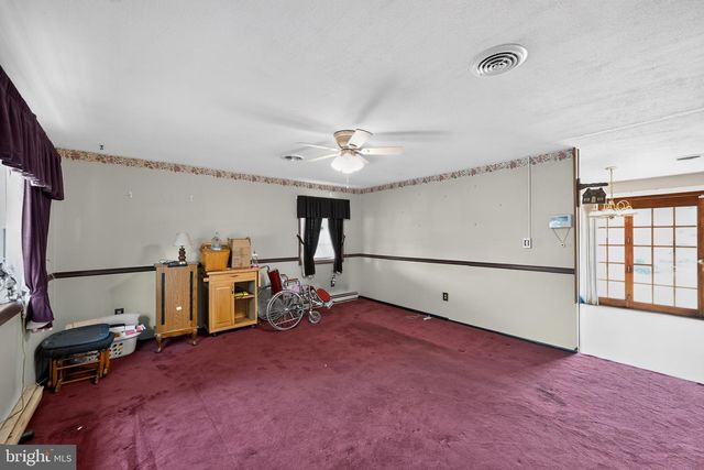 52 ROTHS CHURCH RD, Spring Grove, PA 17362