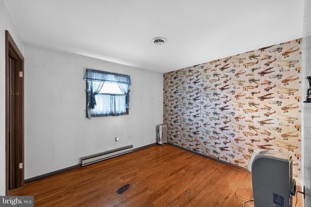 52 ROTHS CHURCH RD, Spring Grove, PA 17362