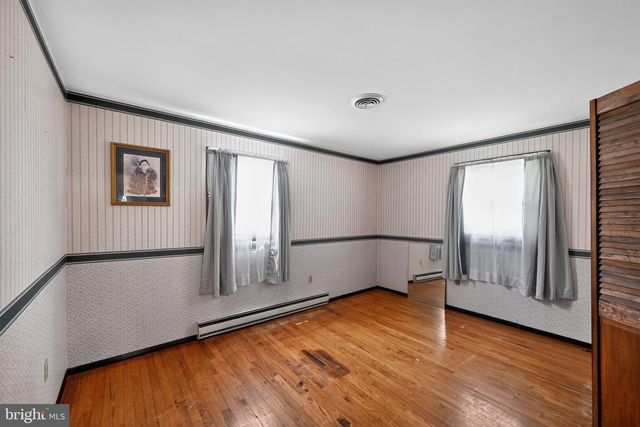 52 ROTHS CHURCH RD, Spring Grove, PA 17362