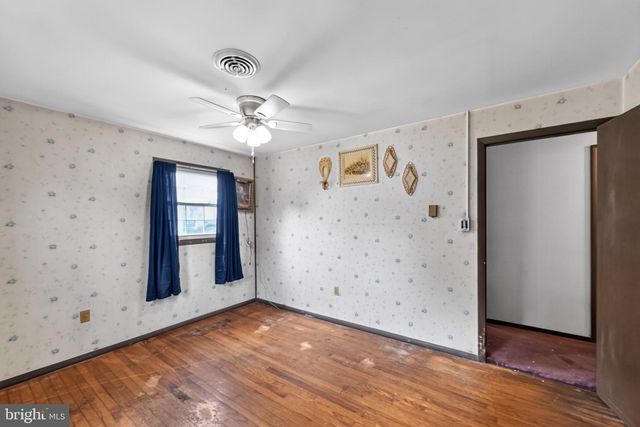 52 ROTHS CHURCH RD, Spring Grove, PA 17362