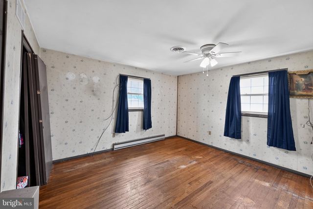 52 ROTHS CHURCH RD, Spring Grove, PA 17362