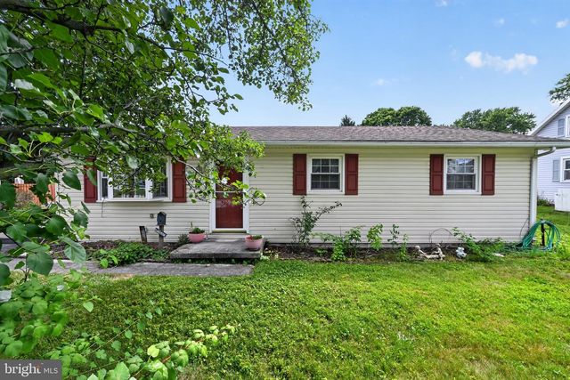 52 ROTHS CHURCH RD, Spring Grove, PA 17362
