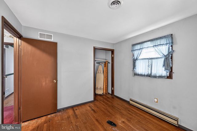 52 ROTHS CHURCH RD, Spring Grove, PA 17362