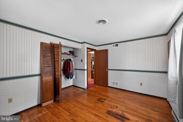 52 ROTHS CHURCH RD, Spring Grove, PA 17362
