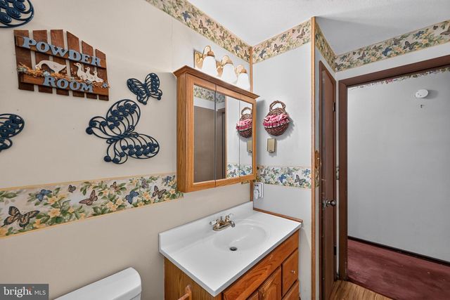 52 ROTHS CHURCH RD, Spring Grove, PA 17362