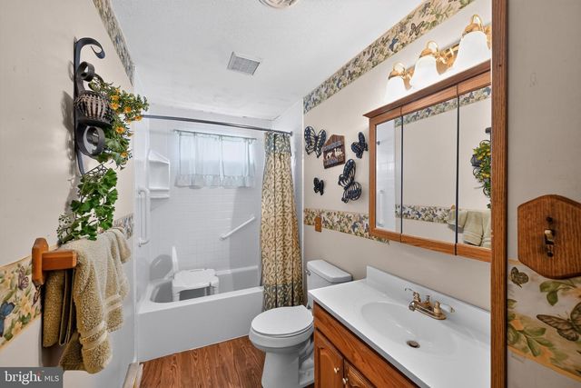 52 ROTHS CHURCH RD, Spring Grove, PA 17362