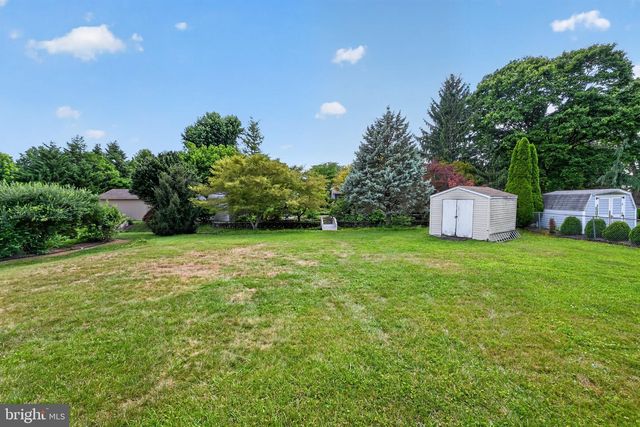 52 ROTHS CHURCH RD, Spring Grove, PA 17362