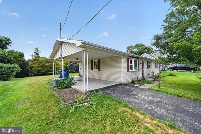 52 ROTHS CHURCH RD, Spring Grove, PA 17362