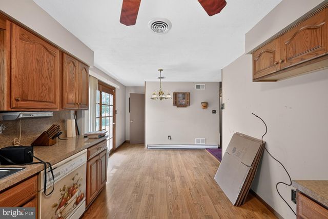 52 ROTHS CHURCH RD, Spring Grove, PA 17362