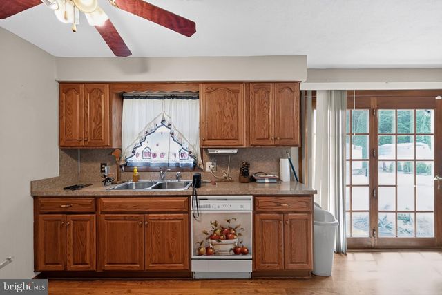 52 ROTHS CHURCH RD, Spring Grove, PA 17362