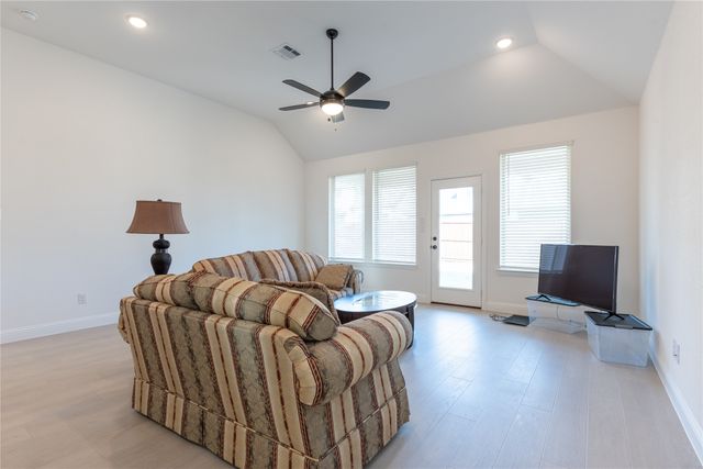 5200 Woodway Drive, Denton, TX 76226