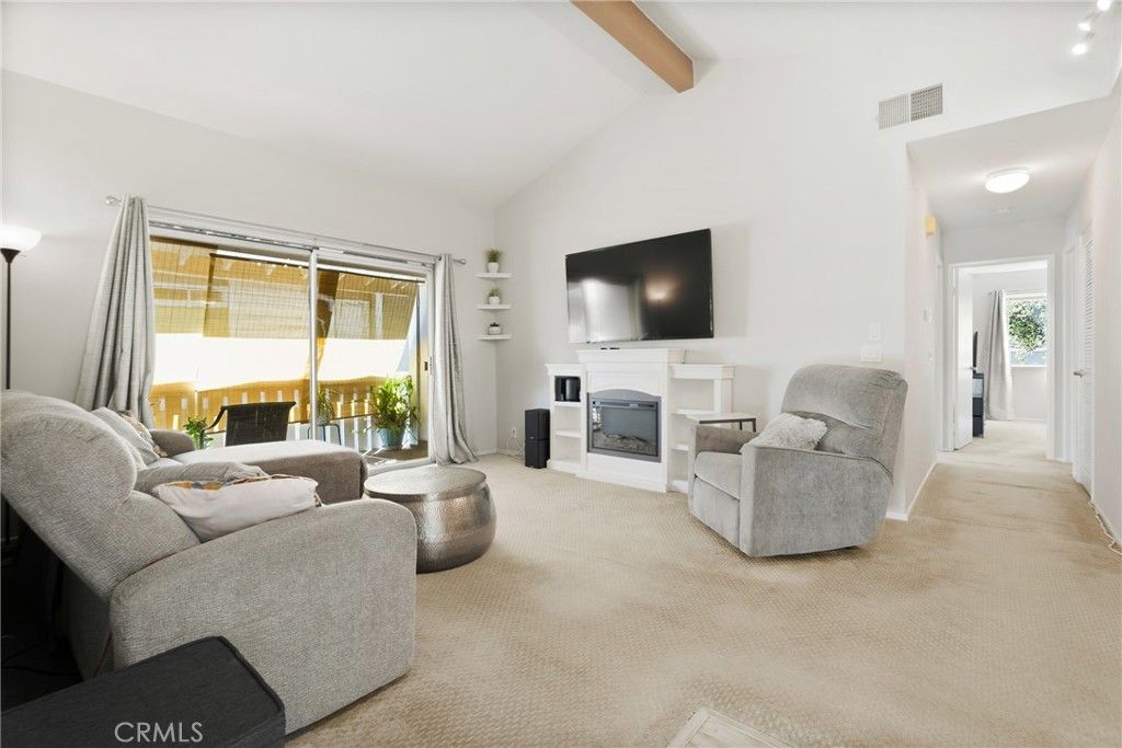 27646 Susan Beth L, Saugus, CA 91350 — photo 2