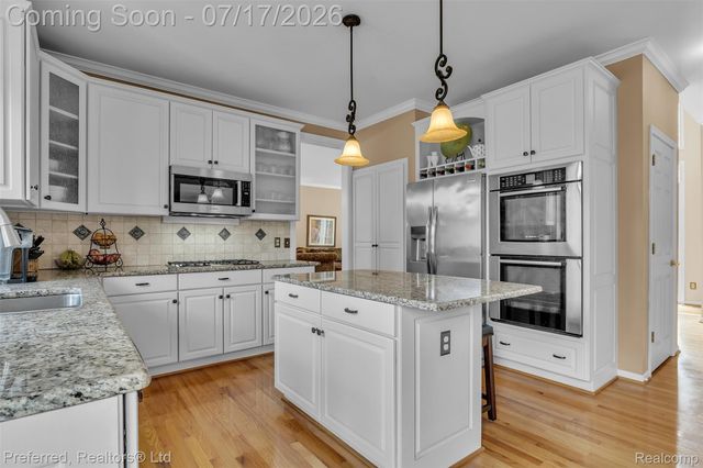 46564 Southview Lane, Plymouth Charter Township, MI 48170