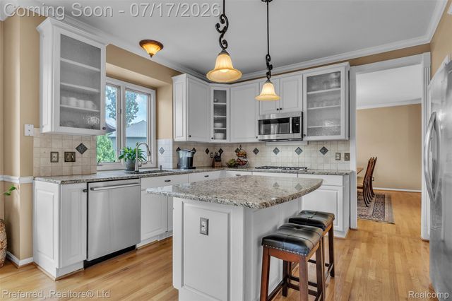 46564 Southview Lane, Plymouth Charter Township, MI 48170