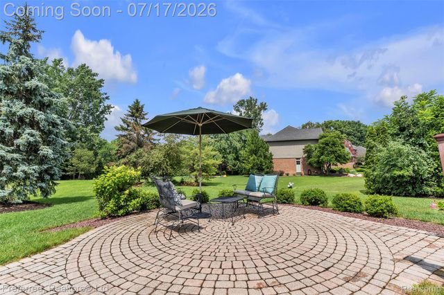 46564 Southview Lane, Plymouth Charter Township, MI 48170