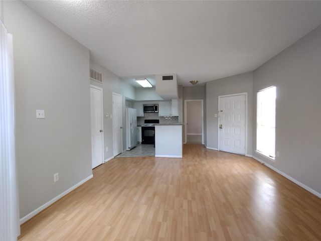 10855 Meadowglen Lane 601, Houston, TX 77042