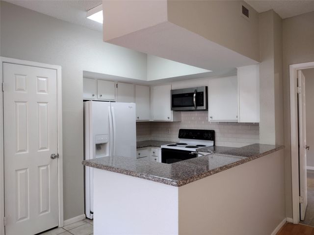 10855 Meadowglen Lane 601, Houston, TX 77042