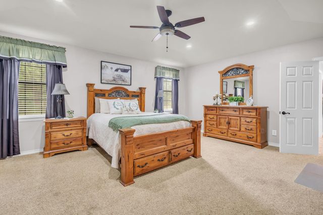 103 Roundabout Lane, Huntsville, TX 77320