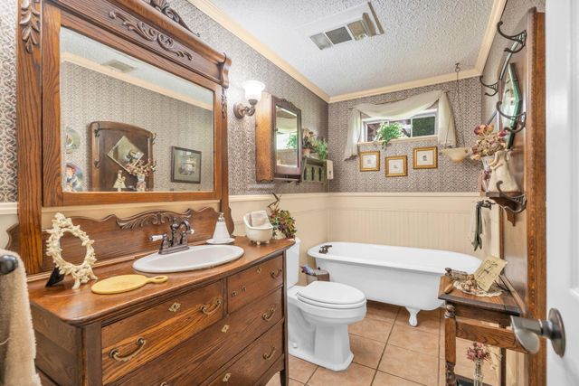 103 Roundabout Lane, Huntsville, TX 77320