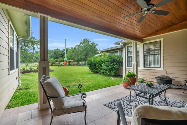 103 Roundabout Lane, Huntsville, TX 77320