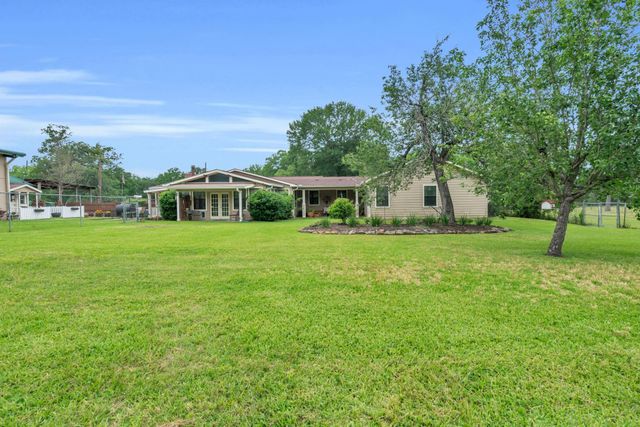 103 Roundabout Lane, Huntsville, TX 77320