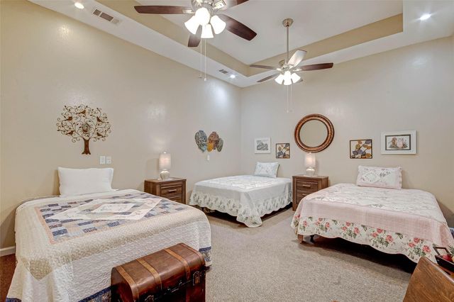 103 Roundabout Lane, Huntsville, TX 77320