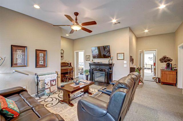 103 Roundabout Lane, Huntsville, TX 77320