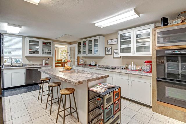 103 Roundabout Lane, Huntsville, TX 77320