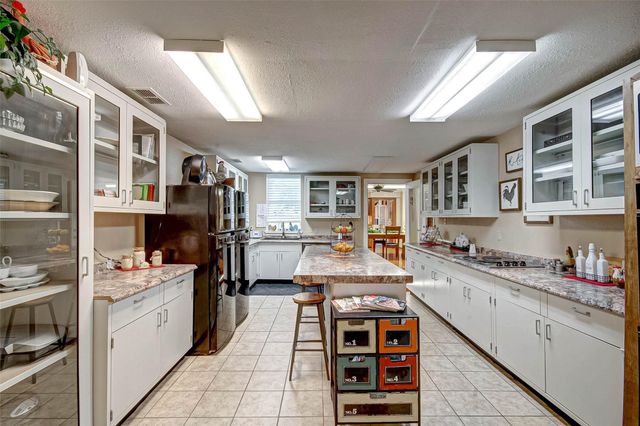 103 Roundabout Lane, Huntsville, TX 77320