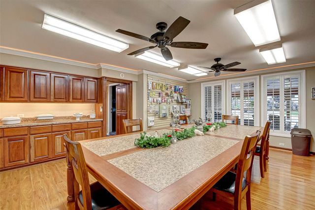 103 Roundabout Lane, Huntsville, TX 77320