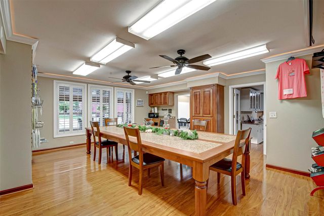 103 Roundabout Lane, Huntsville, TX 77320