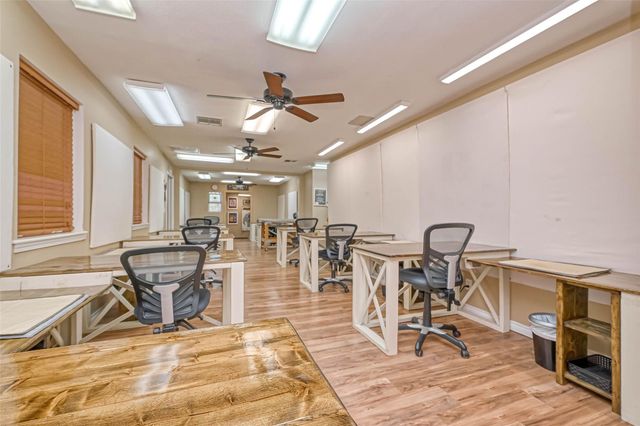 103 Roundabout Lane, Huntsville, TX 77320