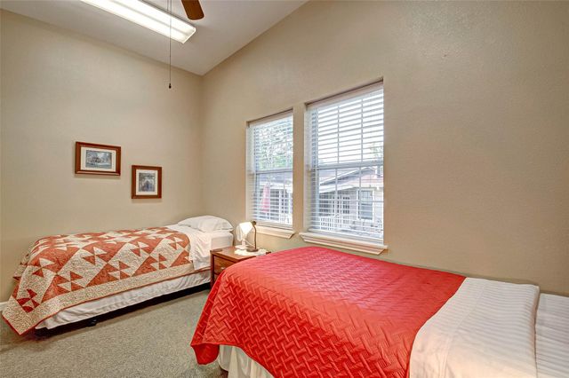 103 Roundabout Lane, Huntsville, TX 77320