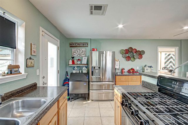 103 Roundabout Lane, Huntsville, TX 77320