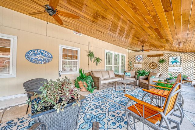 103 Roundabout Lane, Huntsville, TX 77320