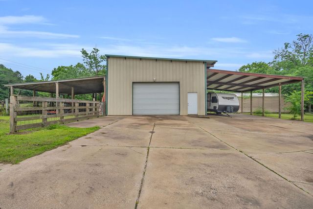 103 Roundabout Lane, Huntsville, TX 77320