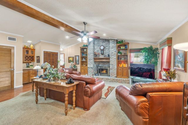 103 Roundabout Lane, Huntsville, TX 77320