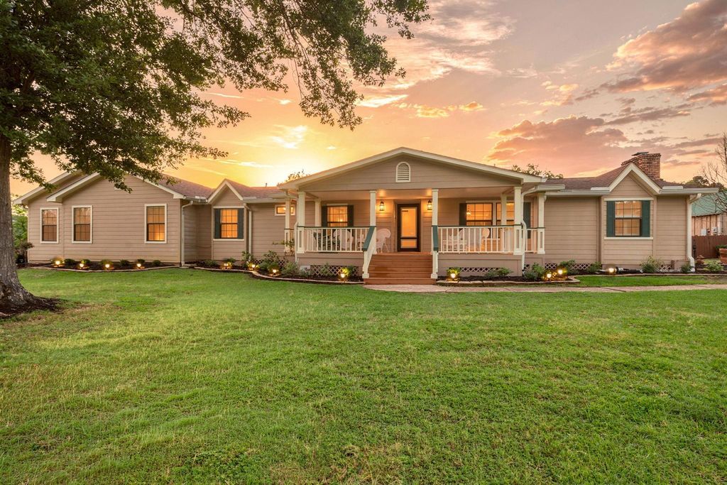 103 Roundabout Lane, Huntsville, TX 77320