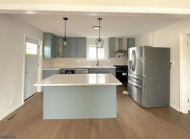 631 Elm St, Roselle Boro, NJ 07203