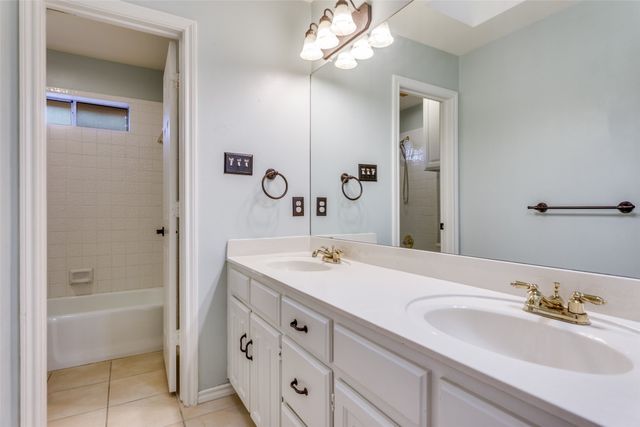 6607 Capitol Hill Drive, Arlington, TX 76017