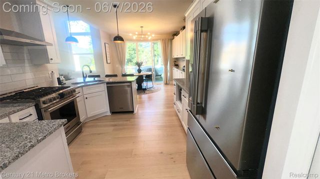 16437 Sleepy Hollow Drive, Fenton Charter Township, MI 48430